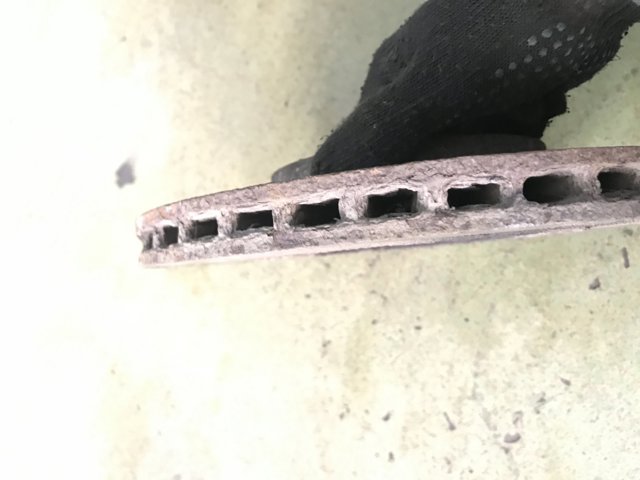 Гальмо дискове переднє 8671005975 RENAULT