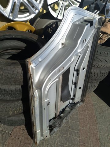 Двері задні 8D0833051 VAG