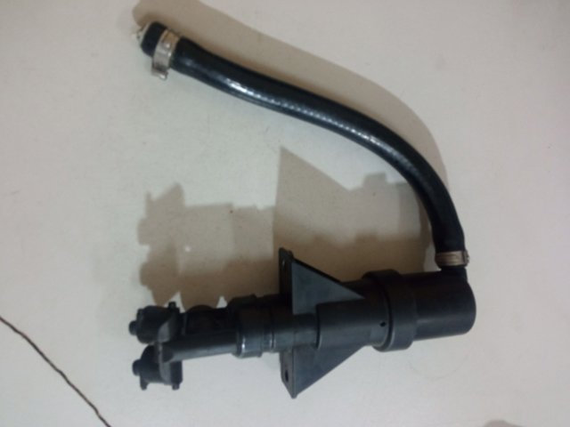 Форсунка омивача фари передньої 8D0955101 VAG