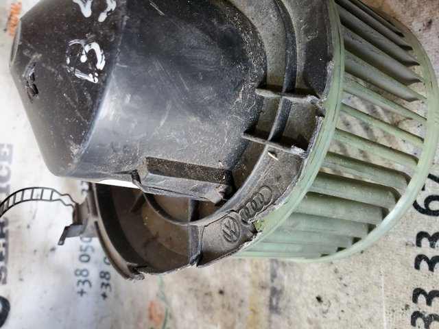 Двигун вентилятора пічки (обігрівача салону) 8D1820021 VAG