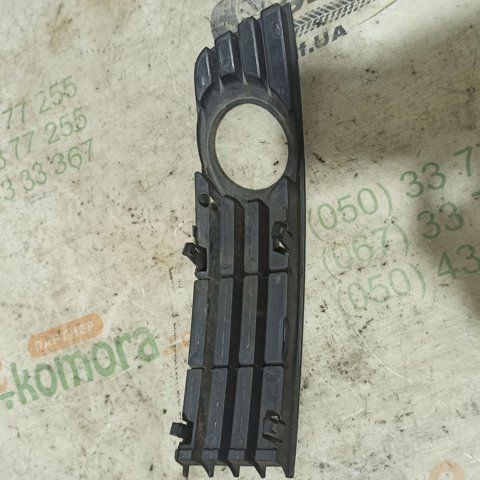 Решітка переднього бампера, ліва 8E0807681A01C VAG