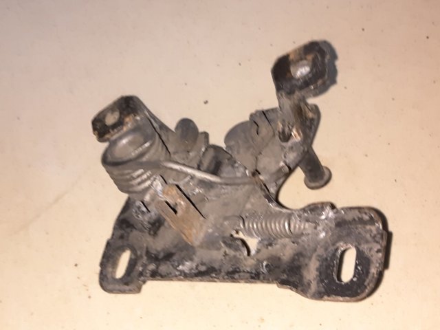 Замок капота 8L0823509 VAG
