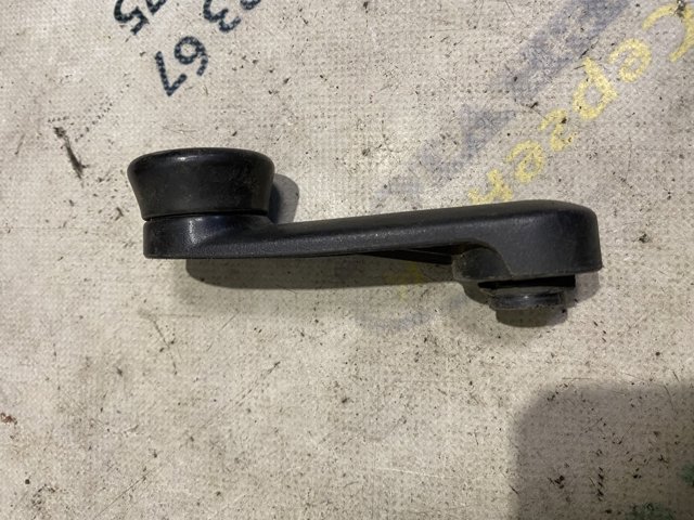 Ручка підйому скла дверей, переднього 90433453 OPEL