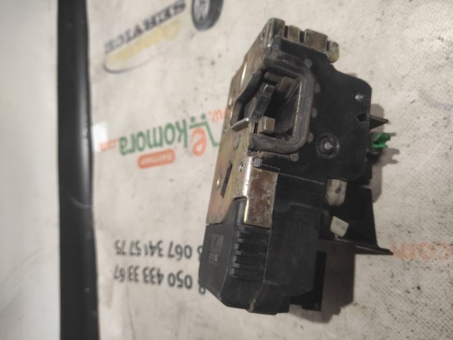 Замок двері правої передньої 90507060 OPEL