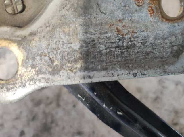 Завіс капота, правий 90508956 OPEL