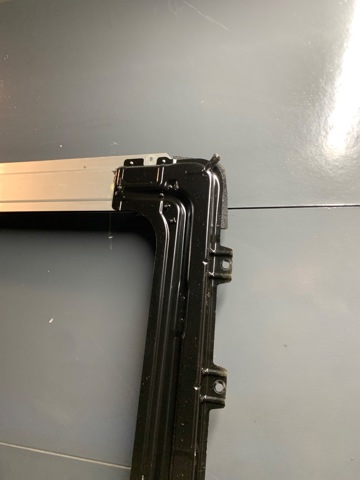 Деталі люків облицювання кузова 913508H310 NISSAN