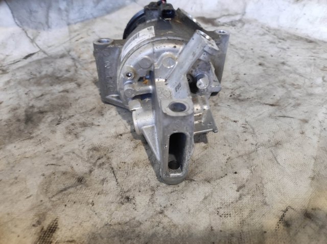 Компресор кондиціонера 926000287R RENAULT