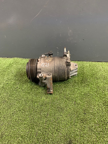 Компресор кондиціонера 926005X20A NISSAN