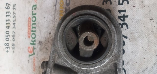 Кронштейн подушки (опори) двигуна, верхньої 9434250 VOLVO
