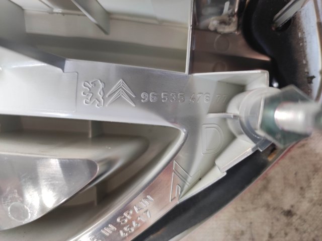 Ліхтар задній правий, внутрішній 9653547677 PEUGEOT