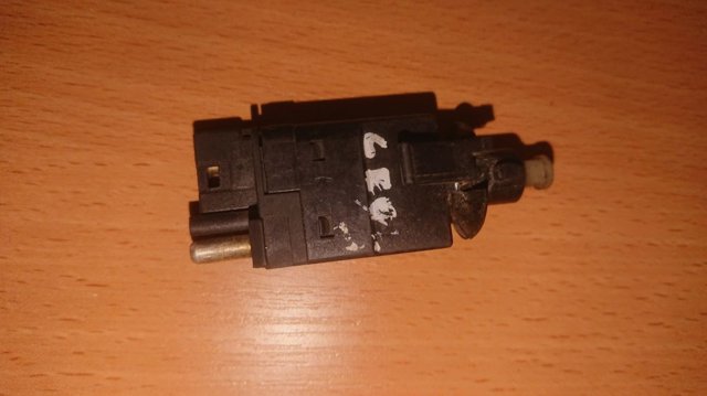 Датчик педалі гальма A0015450109 MERCEDES