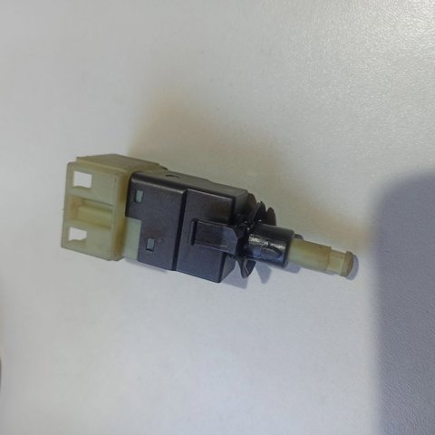 Кнопка стоп-сигналу A0015456409 MERCEDES