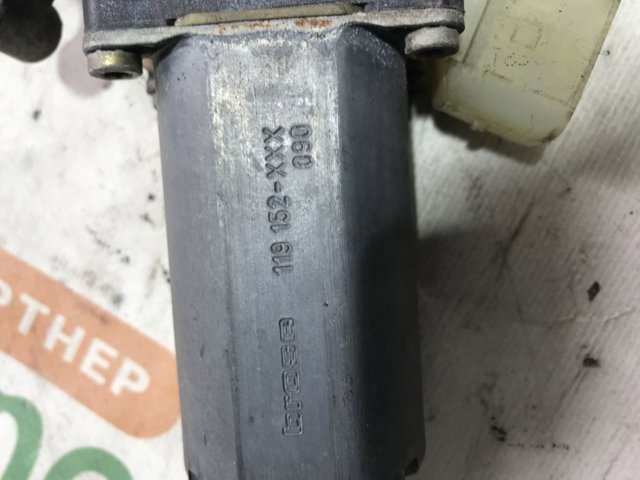 Двигун склопідіймача двері передньої, лівої A0130821708 MERCEDES