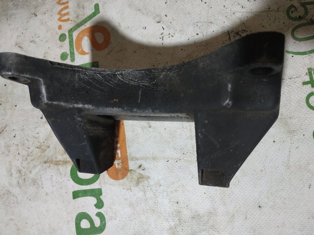 Кріплення подушки коробки передач A1402421340 MERCEDES
