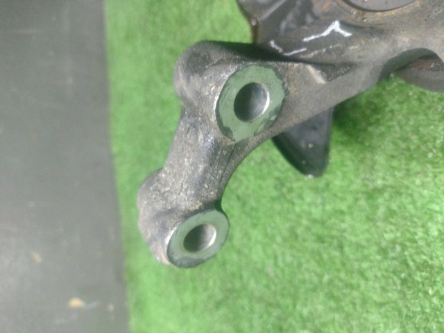 Кулак поворотний передній правий A1693300820 MERCEDES