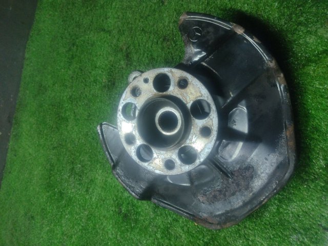 Цапфа передні праві A1693300820 MERCEDES