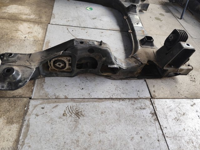 Передня балка A1696200787 MERCEDES