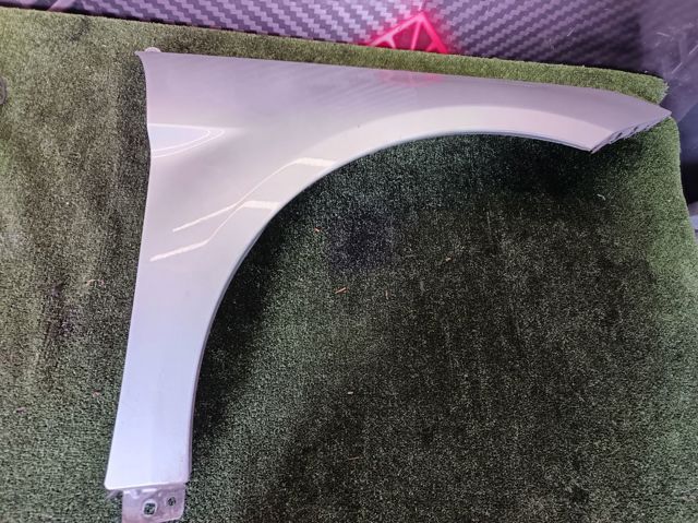 Переднє праве крило A1698800618 MERCEDES