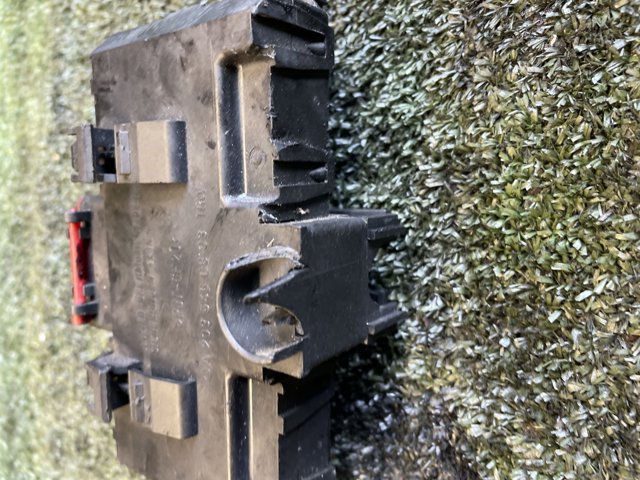 Корпус запобіжників A2035450803 MERCEDES