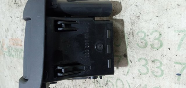 Решітка повітропровода ліва A2038300154 MERCEDES