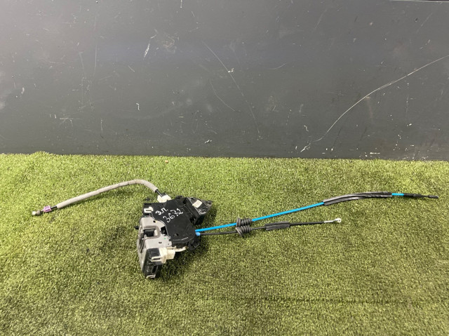 Замок задніх дверей, правих A2047304035 MERCEDES