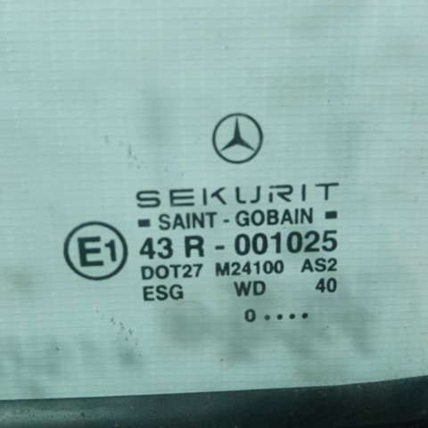 Скло кутове дверей задніх A2107350209 MERCEDES