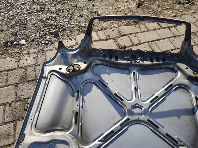 Капот A2108800357 MERCEDES