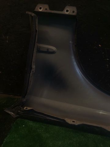 Переднє праве крило A2118800818 MERCEDES