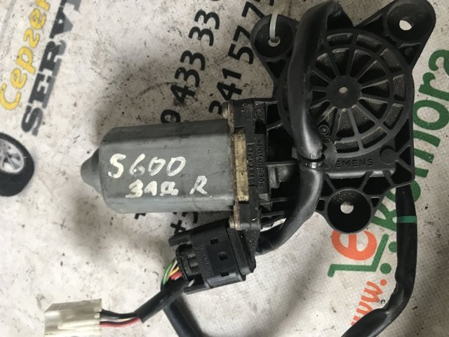 Двигун стеклопод'емника двері задньої, правої A2208200442 MERCEDES