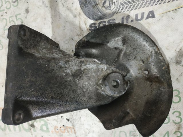 Кронштейн подушки (опори) двигуна, правої A6042230004 MERCEDES