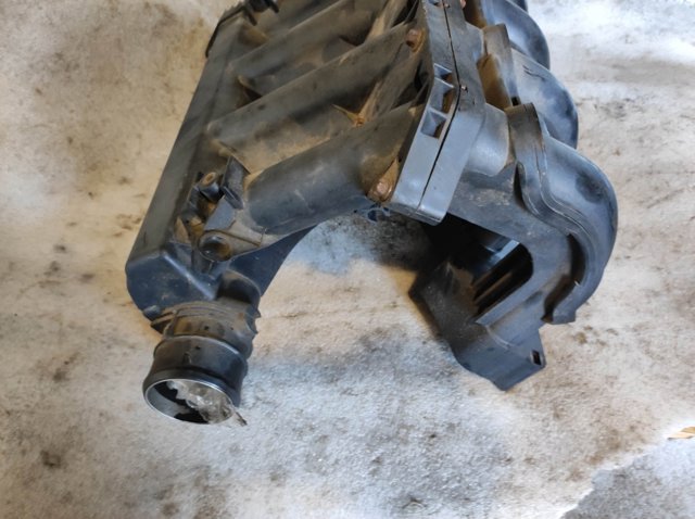 Колектор впускний A6110900637 MERCEDES