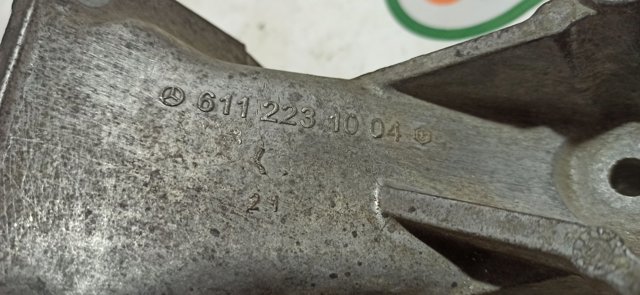 Кронштейн подушки (опори) двигуна, лівої A6112231004 MERCEDES