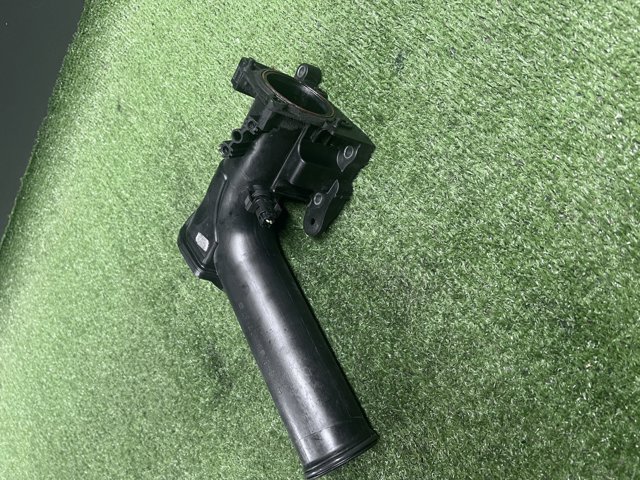 Патрубок дросельний A6460902737 MERCEDES