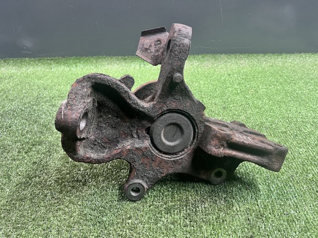 Цапфа поворотного кулака A9063303520 MERCEDES