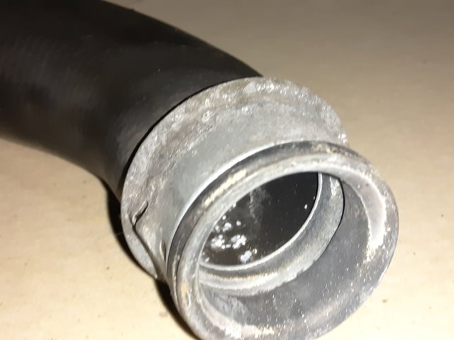 Патрубок системи охолодження A9065012982 MERCEDES