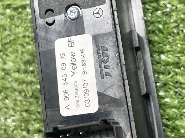 Кнопковий блок керування склопідіймачами передній правий A9065450913 MERCEDES