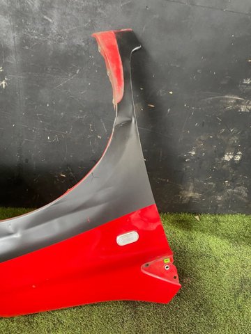 Переднє праве крило F31009U0M0 NISSAN