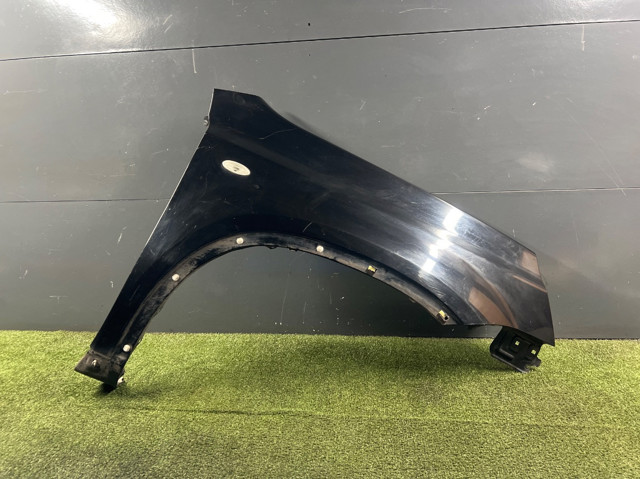 Переднє праве крило F3100JG0EA NISSAN