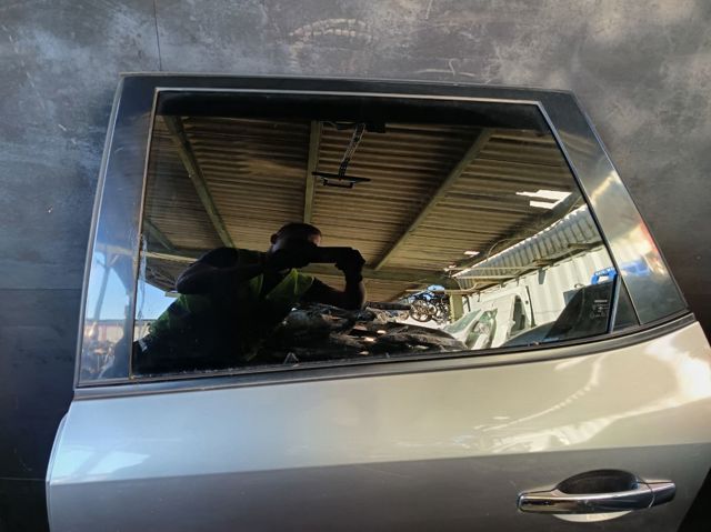 Двері пасажирськи задні ліві H2101CB0MM NISSAN