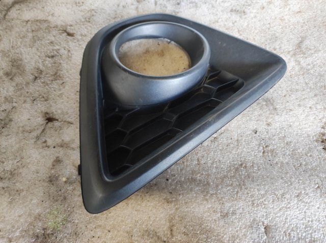Решітка протитуманних фар ліва KD5350C21 MAZDA
