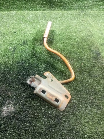 Завіса капота права YC1516800AG FORD