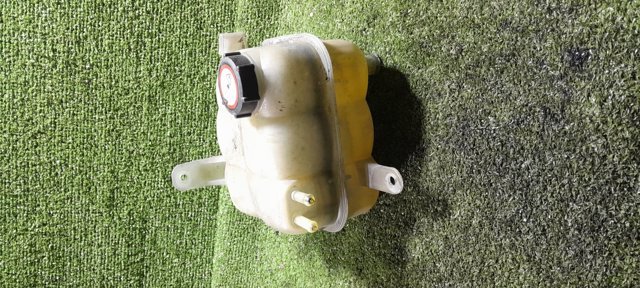 Розширювальний бачок охолодження YC158A080AE FORD