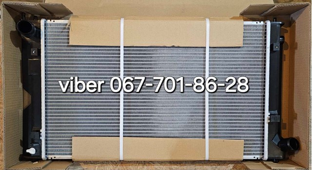Радіатор охолодження двигуна Тойота Королла