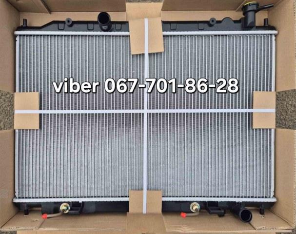 Радіатор охолодження двигуна 21460CA010 NISSAN