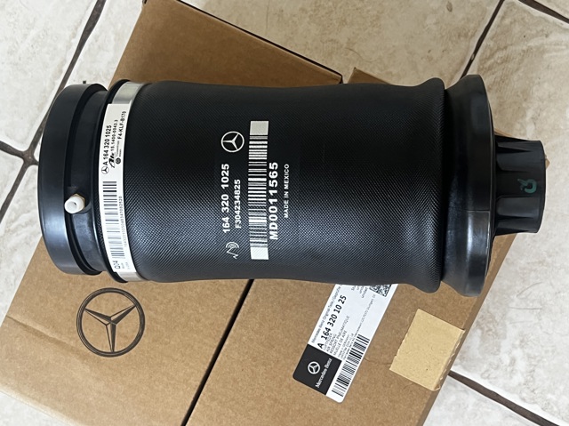 Пневмоподушка задня 1643201025 MERCEDES
