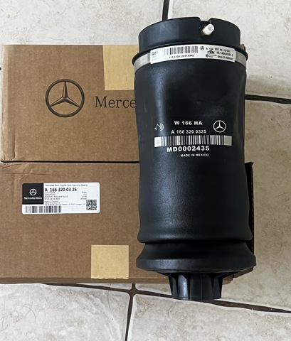 Пневморессора задня 1663200325 MERCEDES