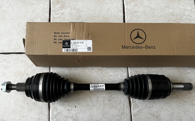 Піввісь передня ліва 1663301400 MERCEDES