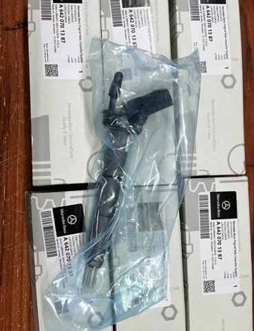 Форсунка дизельна в зборі, розпилювач + тримач 6420701387 MERCEDES
