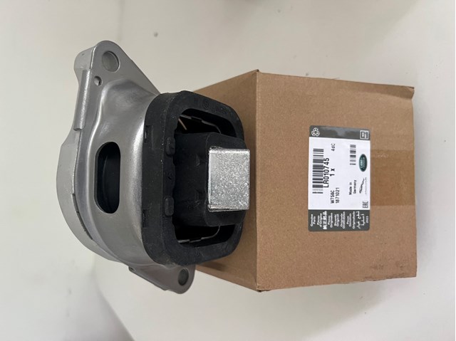Ліва опора двигуна LR010745 LAND ROVER