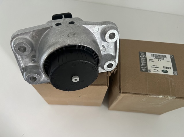 Подушка (опора) двигуна лів./прав. LR056882 LAND ROVER